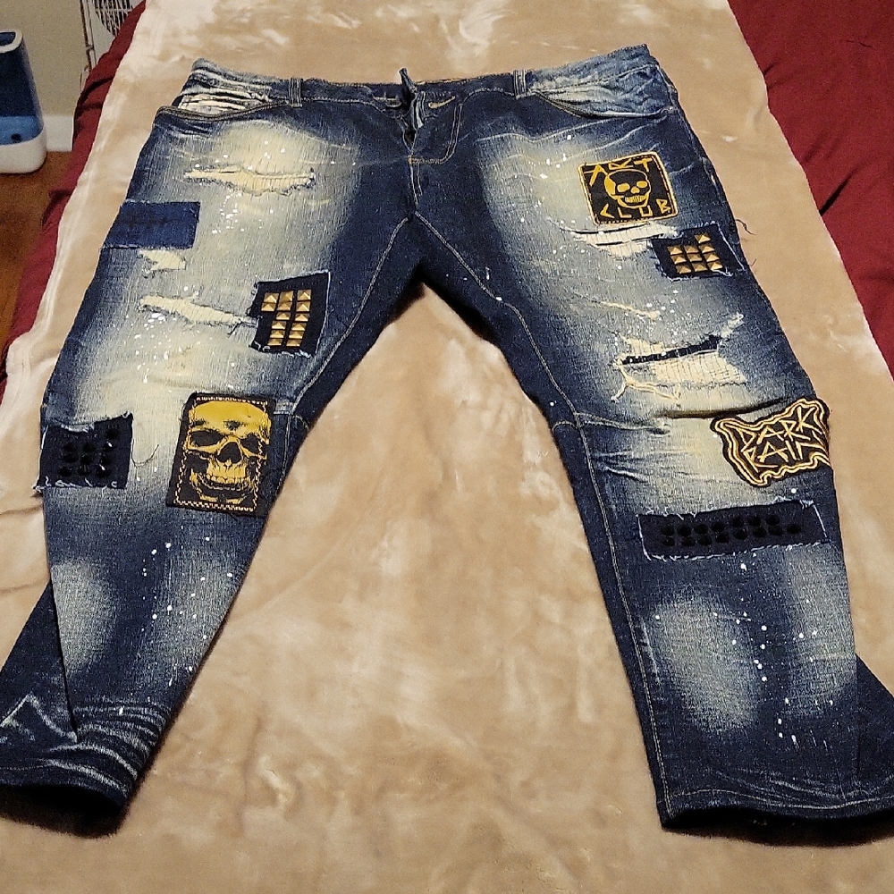 Men's Relaxed Fit Blue Jeans with Patches